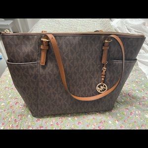 Signature Jet Set East West Top Zip Tote